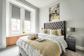 Two Bed Stylish Apartment in Heart of West End